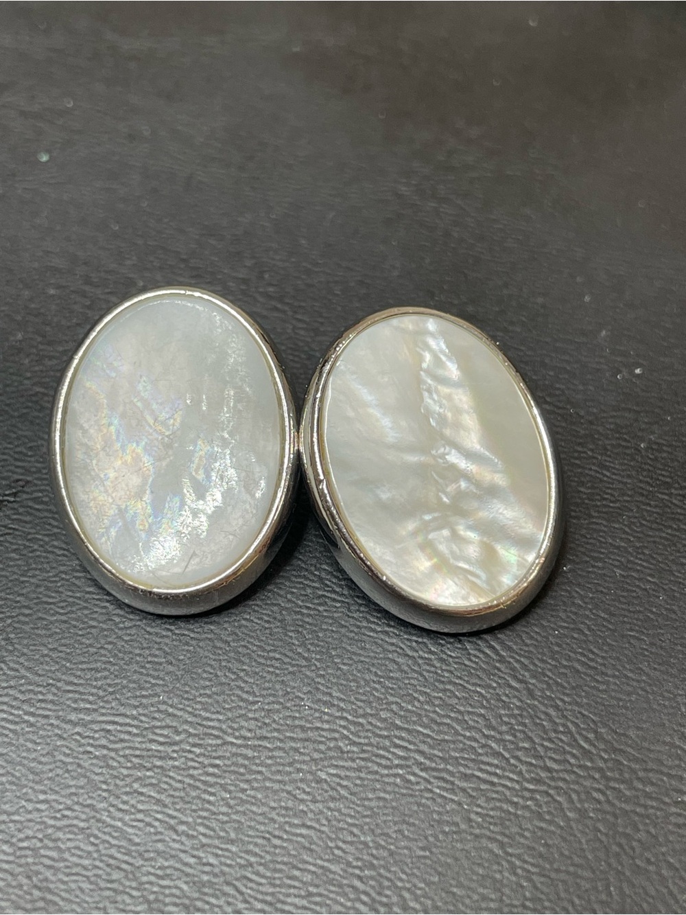 VTG 1965 Sarah Coventry Continental Mother of Pearl Clip On Ear@